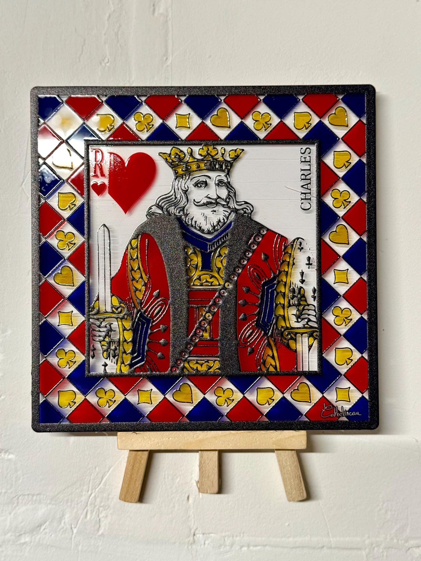 Vitrail "Roi de Cœur" – Carte à jouer en vitrail art déco, format carré 14,5x14,5 cm, décoration noble et graphique