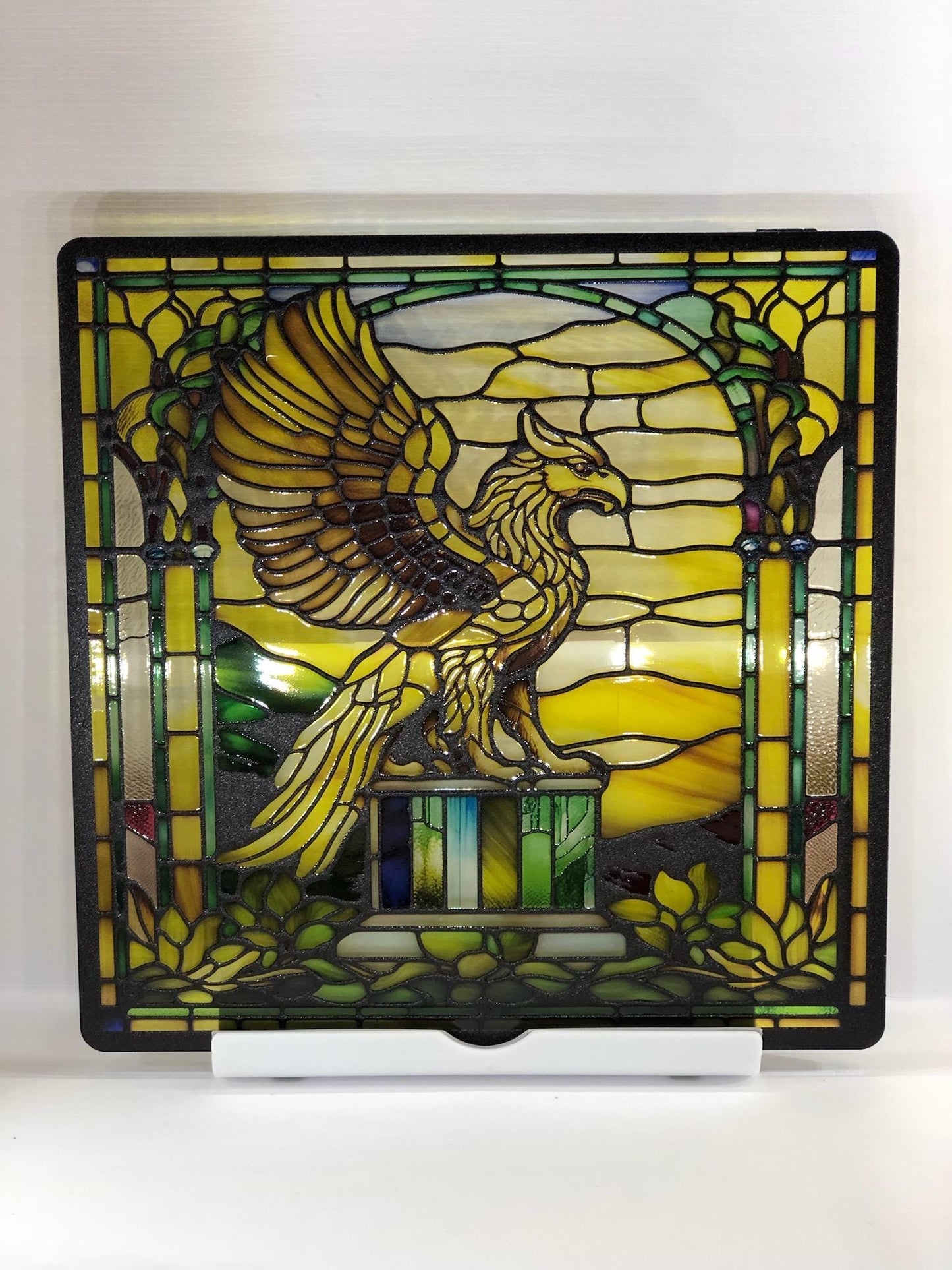 Vitrail Le Griffon d'Or – Décoration de Vitre Inspirée de la Mythologie – Cadeau Original pour Passionnés de Créatures Légendaires