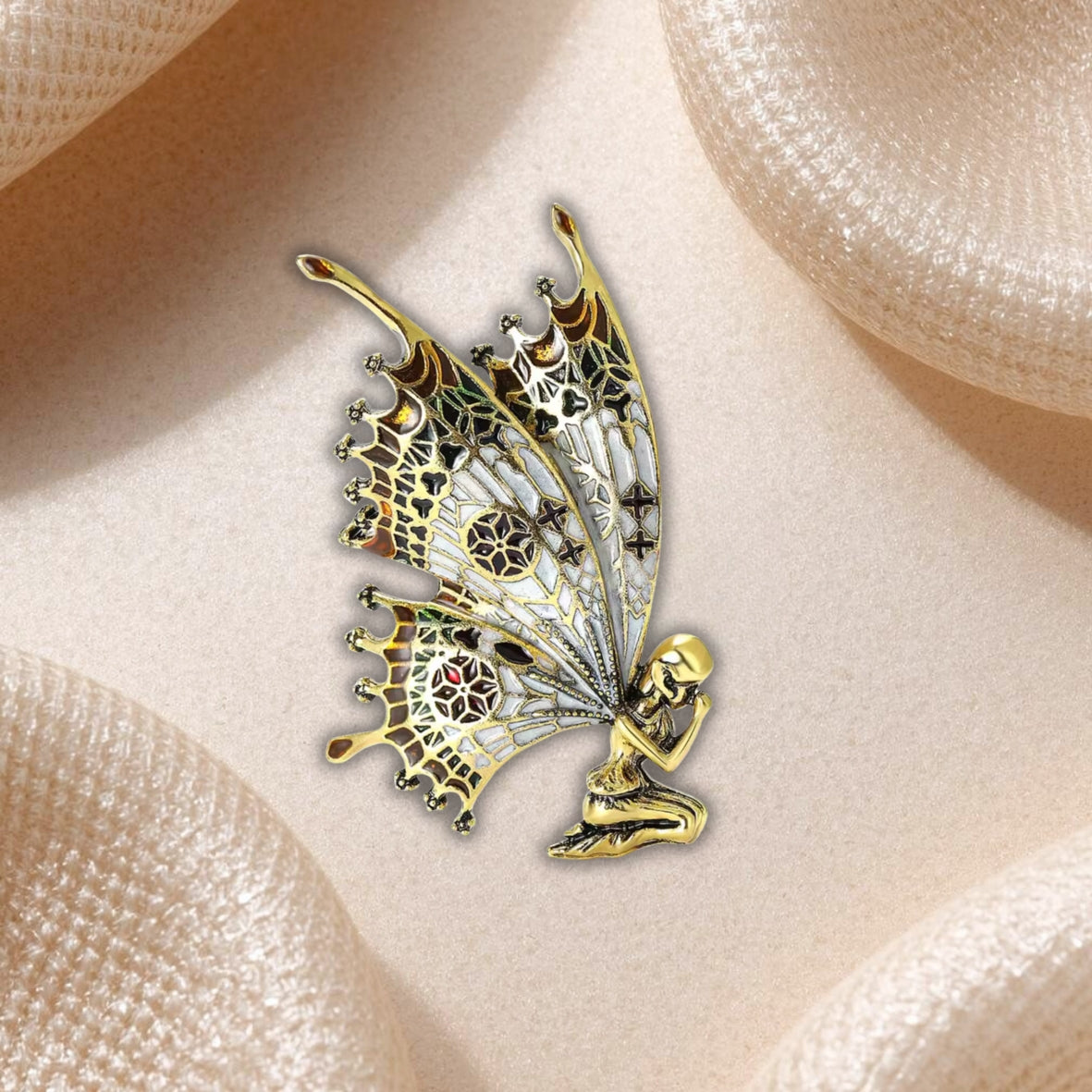 Broche Fée aux Ailes Décorées – Bijou Fantastique Élégant