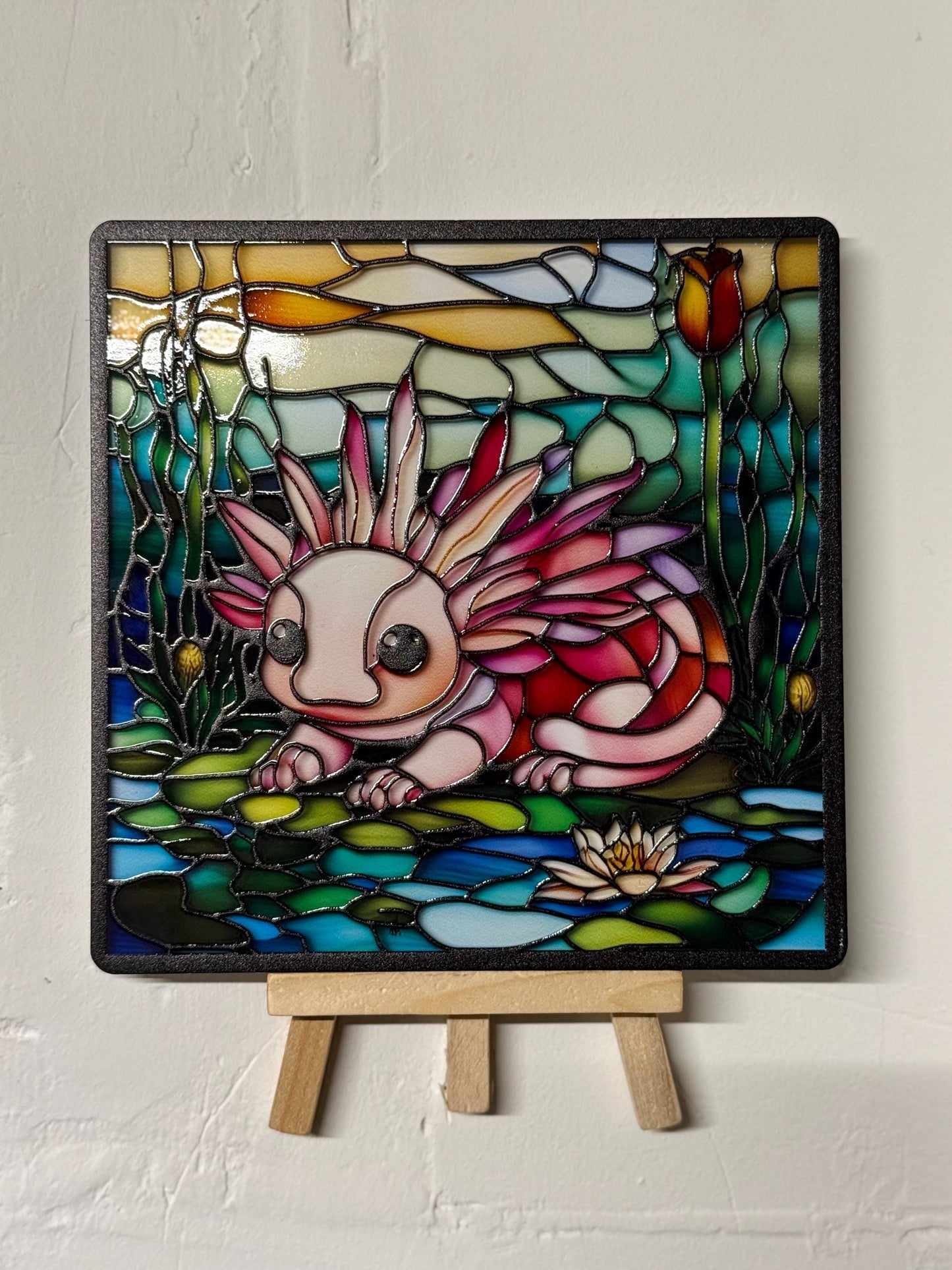 Vitrail "Axolotl des eaux paisibles" – Créature aquatique en vitrail, animal fantastique, décoration lumineuse, format 14,5x14,5 cm