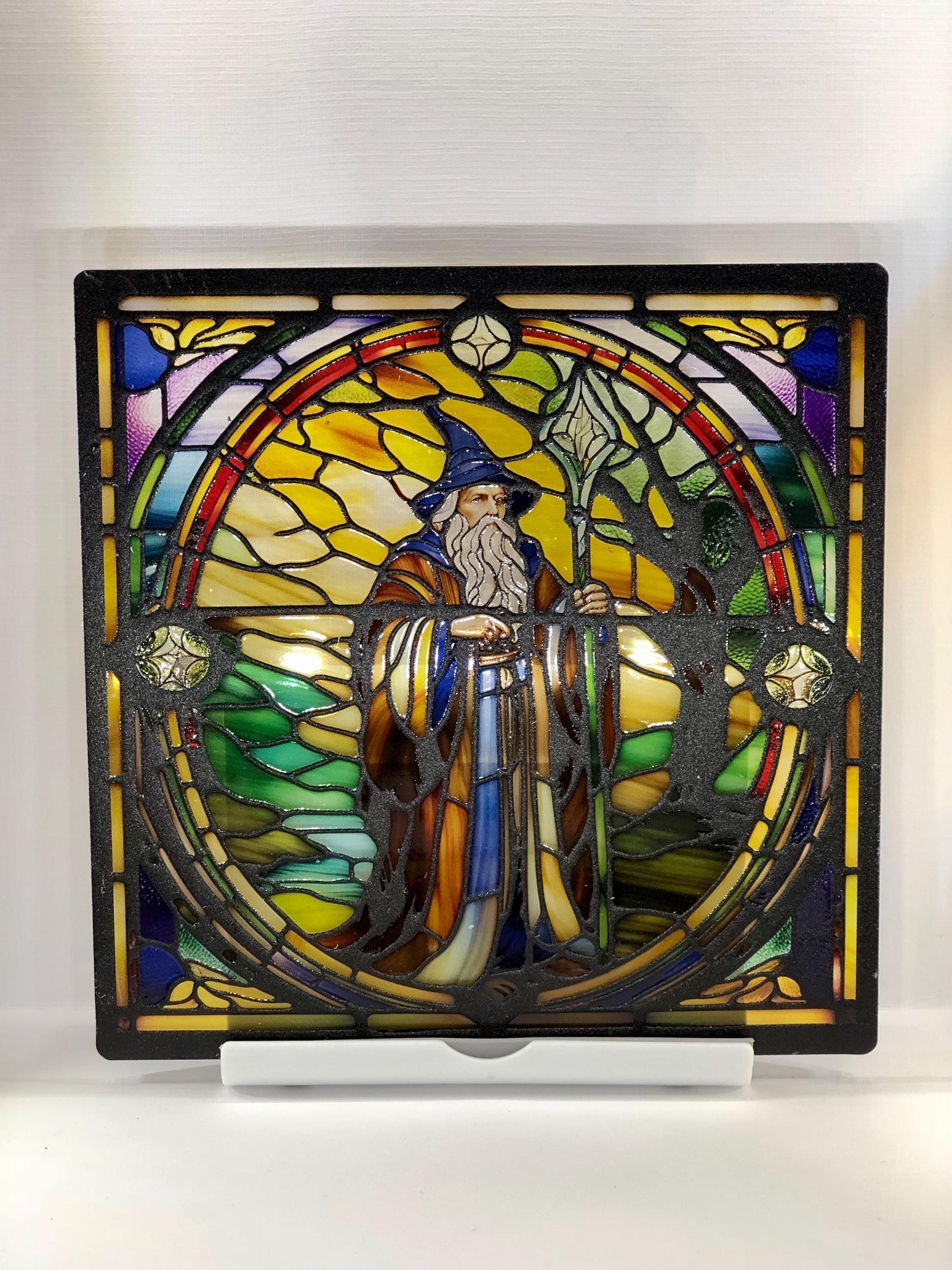 Vitrail Merlin – Décoration de Vitre Inspirée de la Légende Arthurienne – Cadeau Original pour Passionnés de Magie