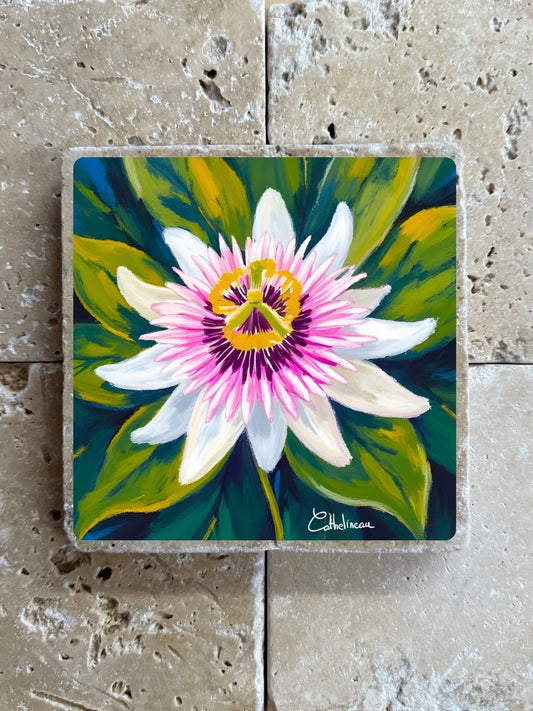 Pierre travertin 10x10 cm – Carreau décoratif fleur de passiflore tropicale, illustration florale colorée, verso liège