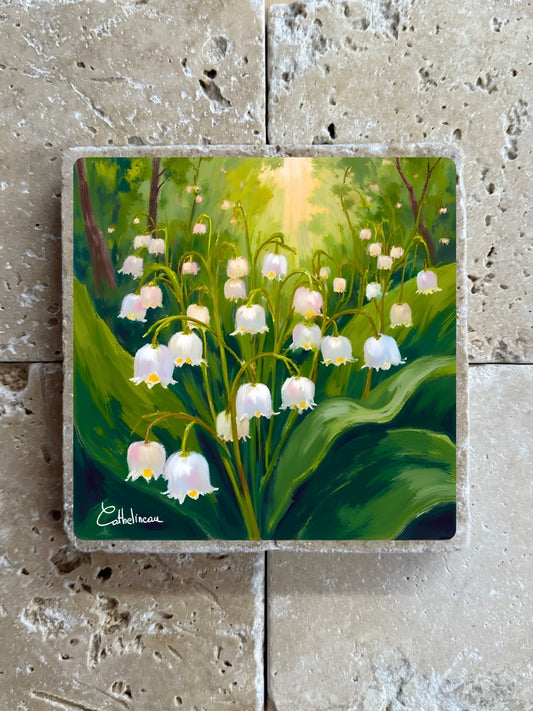 Pierre travertin 10x10 cm – Carreau décoratif clochettes blanches en forêt, illustration florale, verso liège