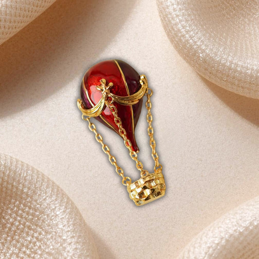 Broche Montgolfière Rouge et Dorée – Bijou Voyage et Aventure