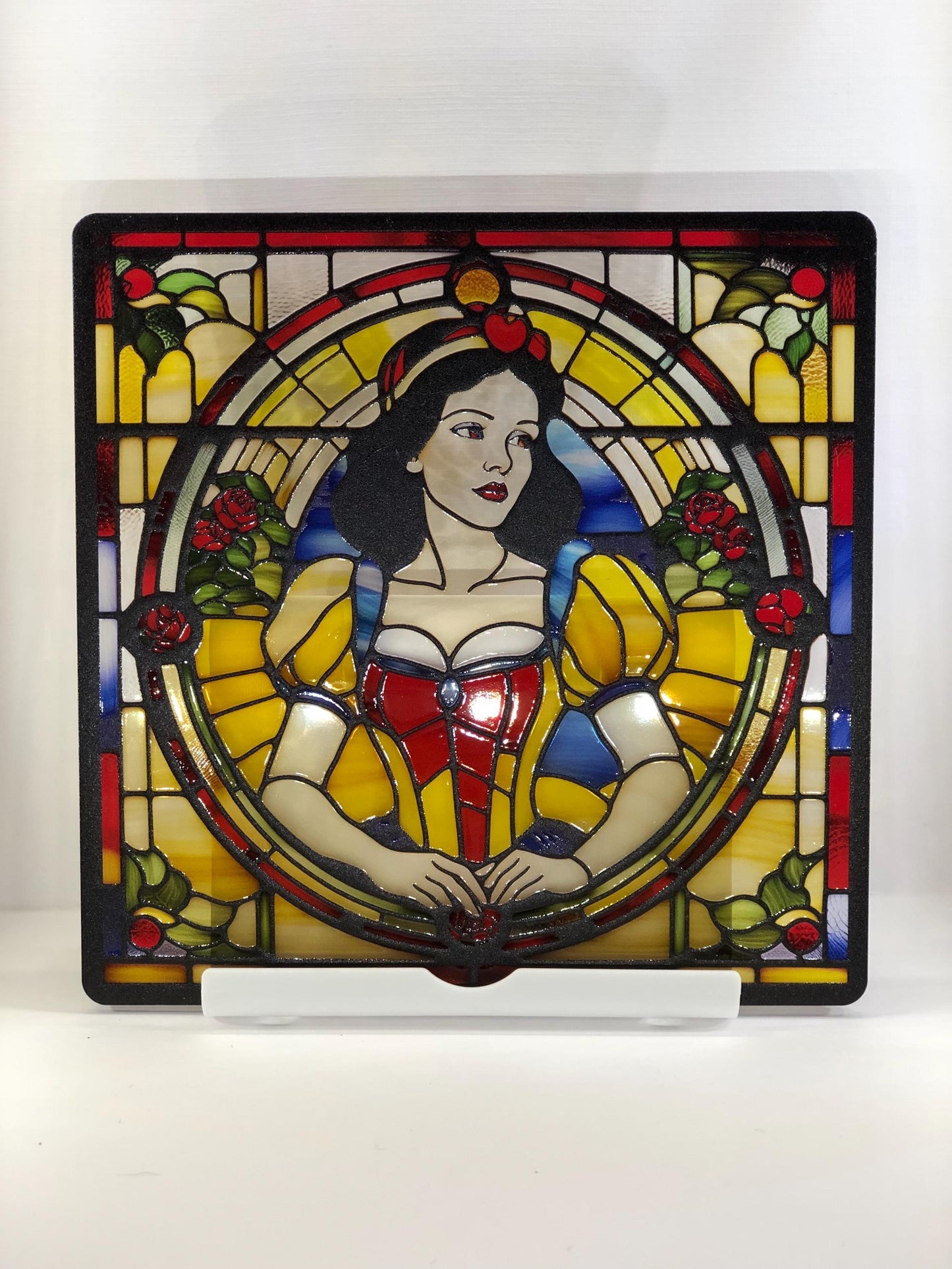 Vitrail Blanche-Neige – Décoration de Vitre Féérique – Cadeau Original pour Passionnés de Contes de Fées