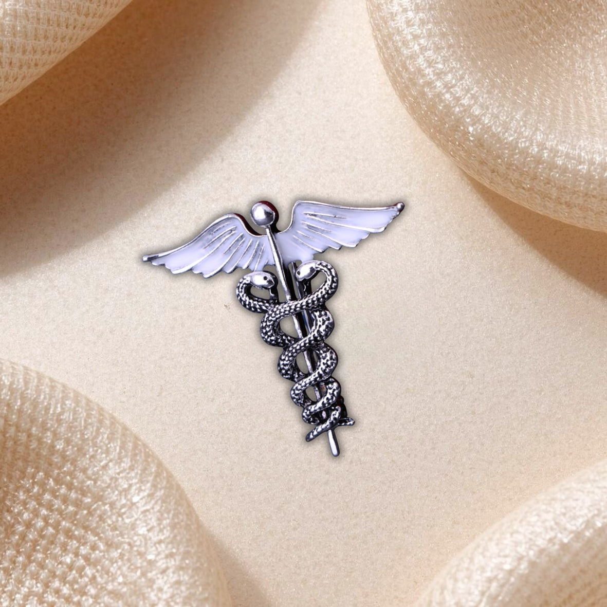 Broche Caducée Argenté – Symbole Médical et Pharmaceutique