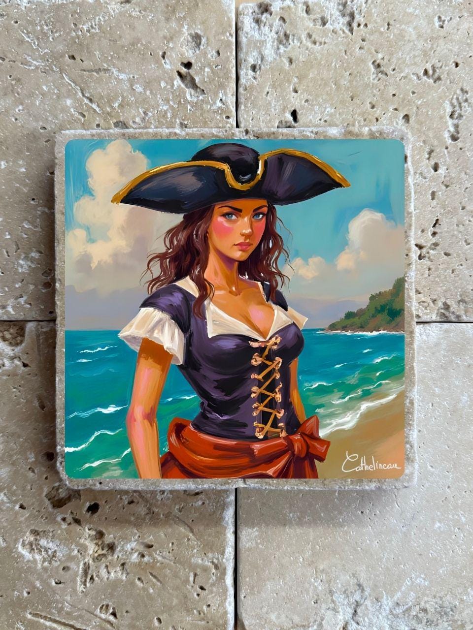 Pierre travertin 10x10 cm – Carreau décoratif pirate femme, verso liège