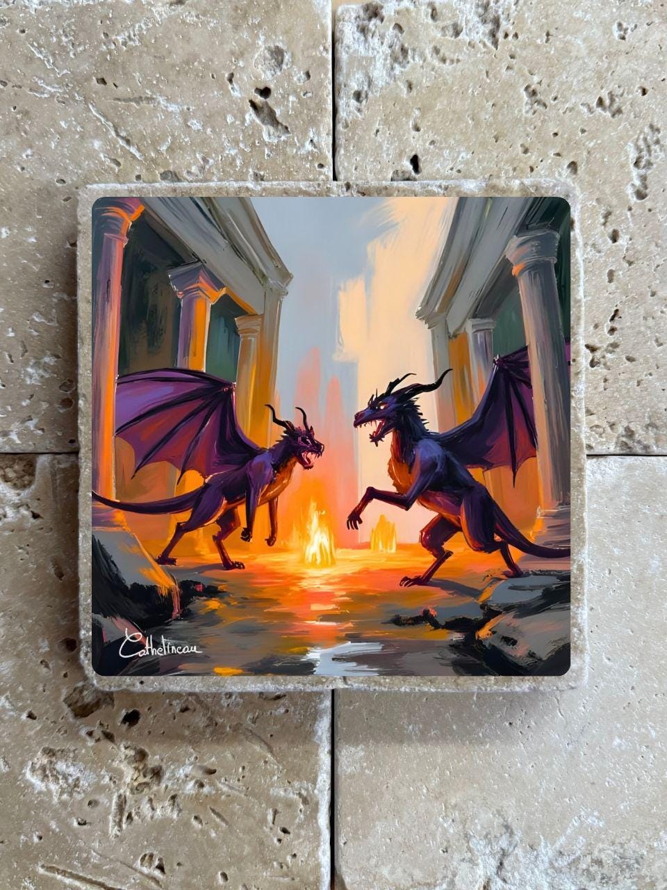 Pierre travertin 10x10 cm – Carreau décoratif dragons face à face, verso liège