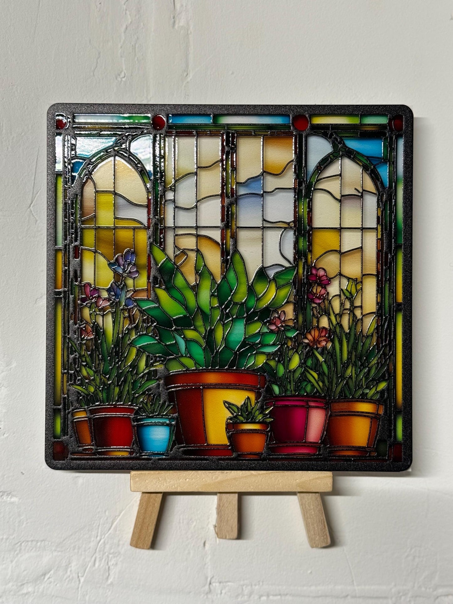 Vitrail "La serre aux plantes" – Serre vitrée et plantes en pots, vitrail végétal lumineux, décoration nature, format 14,5x14,5 cm