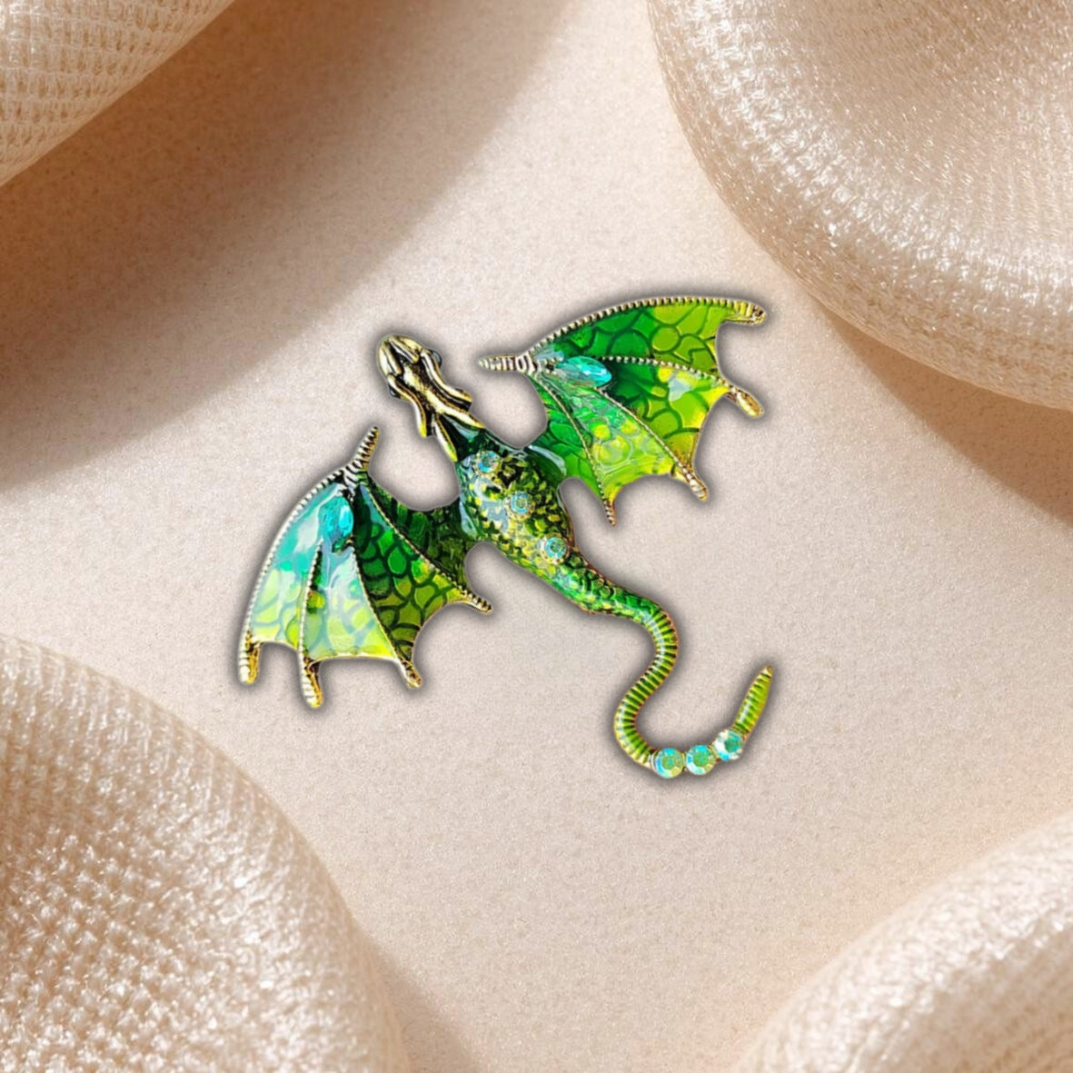 Broche Dragon Vert – Bijou Fantastique aux Ailes Déployées