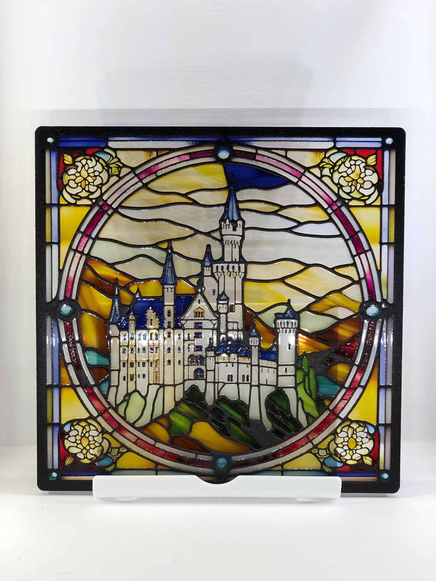 Vitrail Le Château Neuschwanstein – Décoration de Vitre Féérique – Cadeau Original pour Passionnés de Châteaux Légendaires