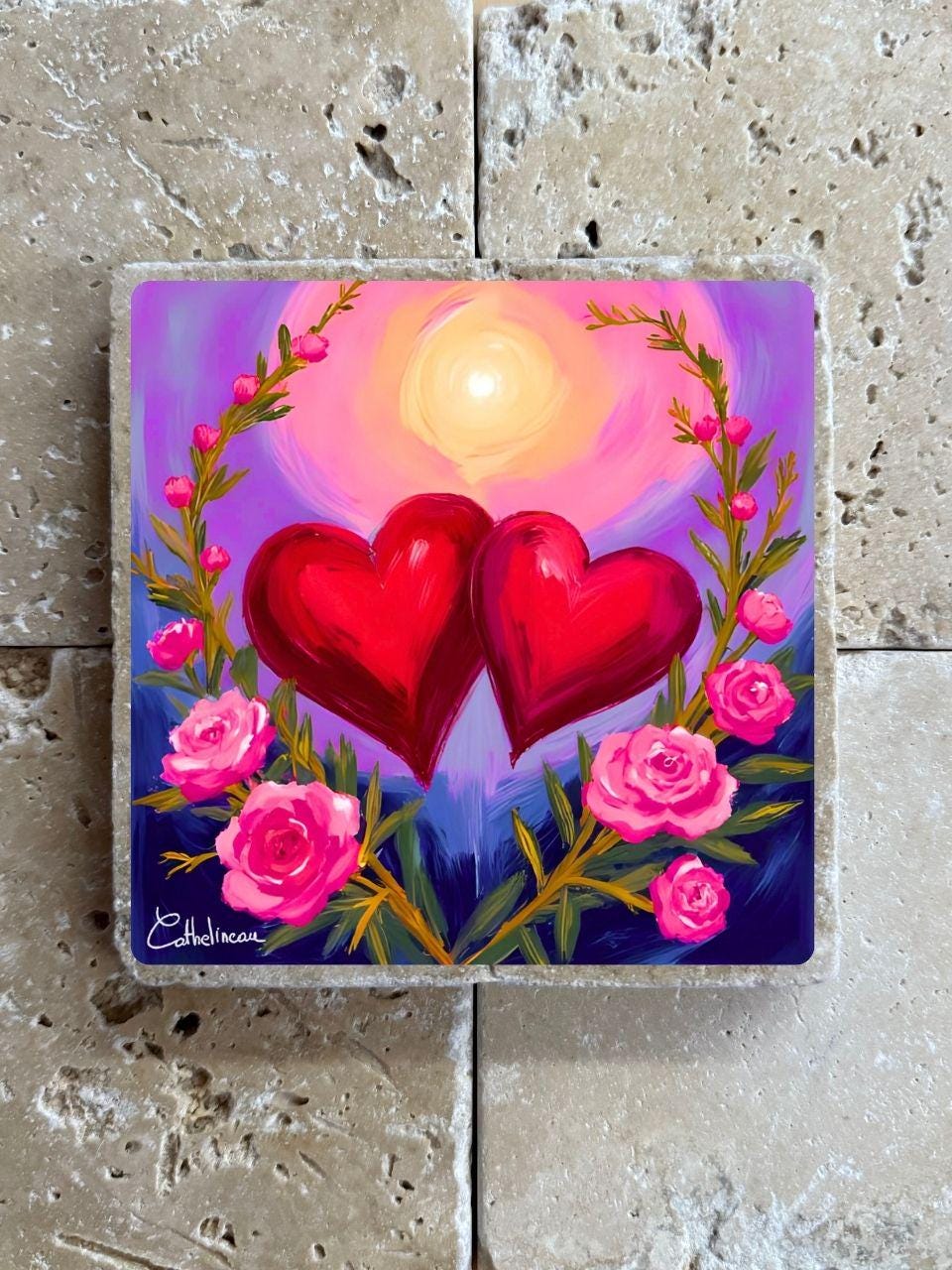 Carreau en travertin 10x10 cm – Deux cœurs rouges et roses romantiques, verso liège