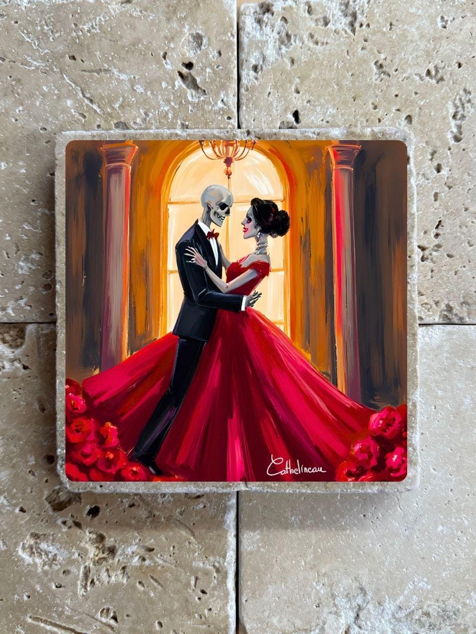Pierre travertin 10x10 cm – Carreau décoratif couple squelette danse, verso liège