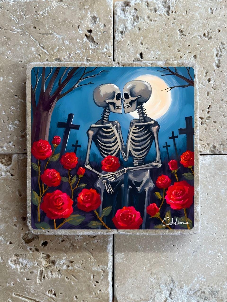 Pierre travertin 10x10 cm – Carreau décoratif squelettes amoureux, verso liège