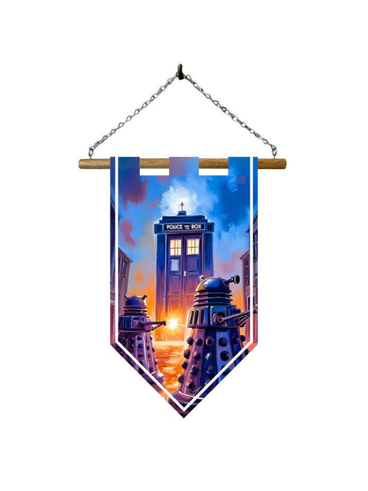 Étendard science-fiction dalek et tardis – Bannière murale toile 510g/m2 – Déco murale cabine spatiale et futuriste