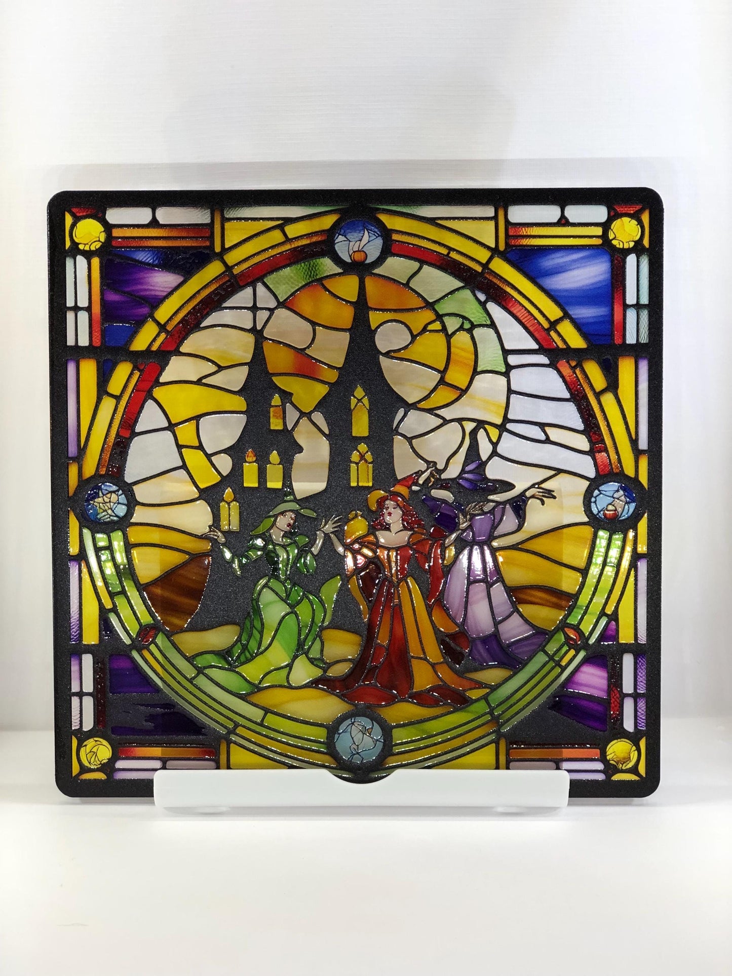 Vitrail Les 3 Sorcières au Château – Décoration de Vitre Mystique – Cadeau Original pour Passionnés de Magie et de Contes